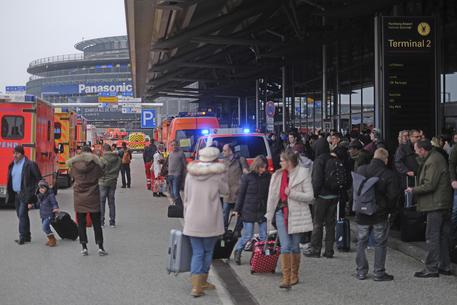 Germiania: allarme ad Amburgo, 50 persone intossicate Bruciore ad occhi e gola provocati da sostanza ignota
