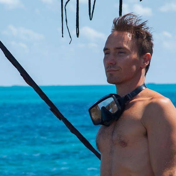 Stava girando un docufilm sugli squali: trovato morto il sub Rob Stewart