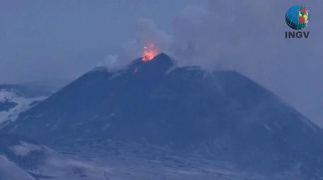 Etna in attività, avanza fronte lavico Dopo calo di energia nella notte, in atto fase stromboliana