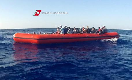 Migranti:3000 salvati nel Canale Sicilia Comando Capitanerie di Porto ha coordinato 22 operazioni