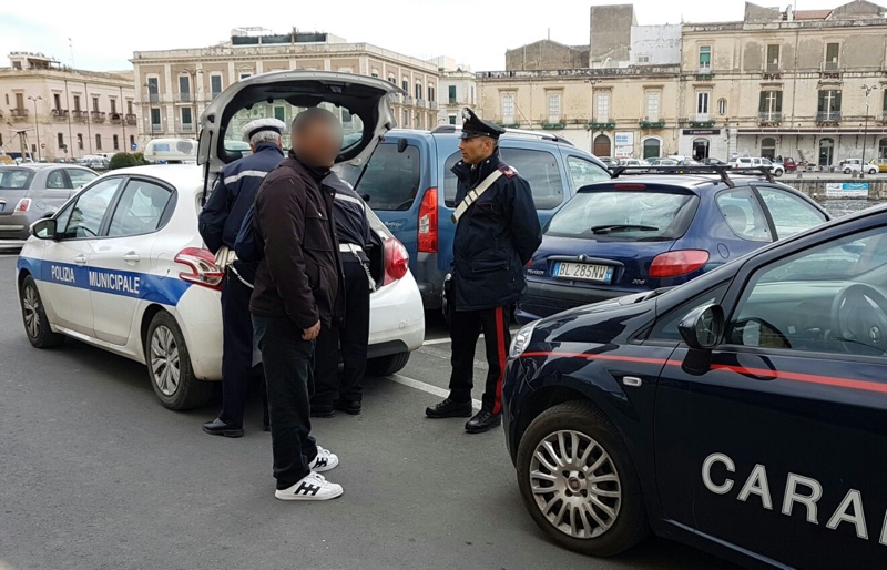 Siracusa, stretta sui parcheggiatori abusivi: quasi 4 mila euro di sanzioni
