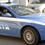 Oltre un chilo di hashish trovato sul ciglio della strada