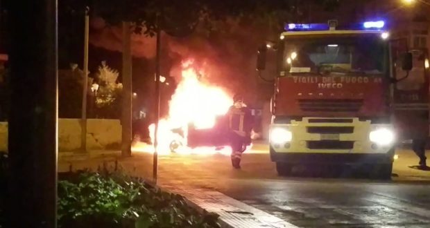 Lentini, appicca l’incendio a un’auto: arrestato