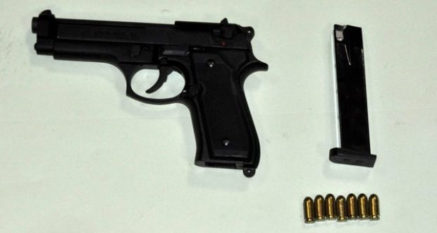 Augusta, deteneva illegalmente in casa pistola e coltello