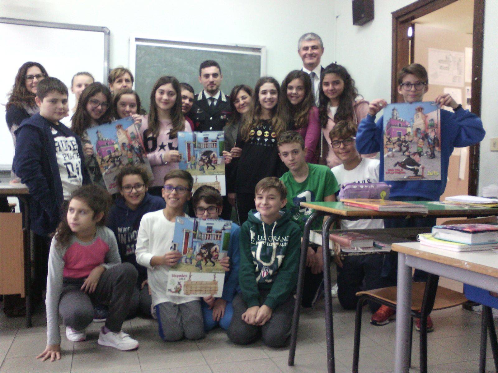 Siracusa:I carabinieri consegnano il calendario “Fantasy” ai giovani studenti delle scuole elementari e medie
