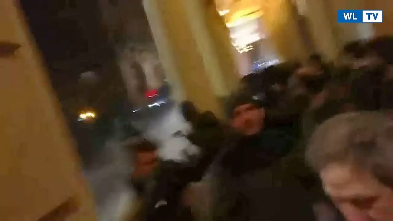 Fn a Bologna, idranti e cariche contro il corteo dei centri sociali -GUARDA IL VIDEO-