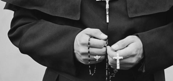 Violenza sessuale a minore, sacerdote a giudizio