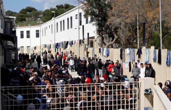 Trasferiti gli ultimi migranti, chiuso l’hotspot di Lampedusa