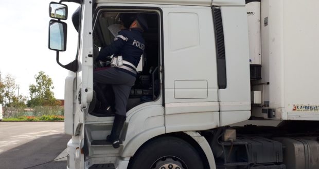 Attentato alla sicurezza trasporti: denunciato conducente di Tir