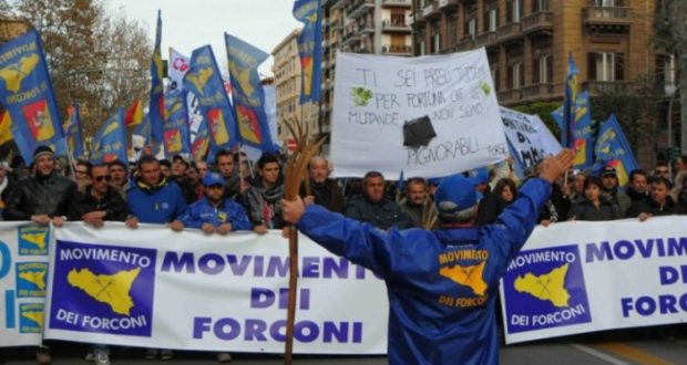 “I Forconi” e tante associazioni tappano i dei buchi delle strade: in attesa che la Sicilia diventerà bellissima…