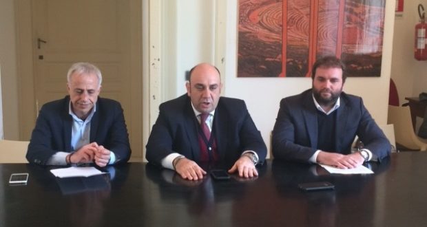 Siracusa, il sindaco Garozzo presenta alla stampa le nuove prescrizioni Aia per l’Isab