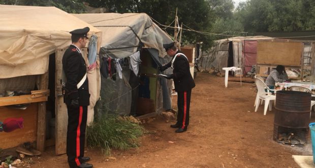 Cassibile, i carabinieri scoprono una baraccopoli