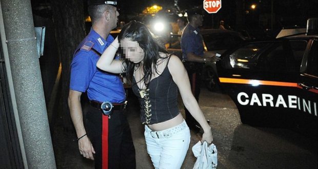 Prostituzione & Società. Nel mercato del sesso, minorenne e casalinghe costrette a prostituirsi bisogno economico.