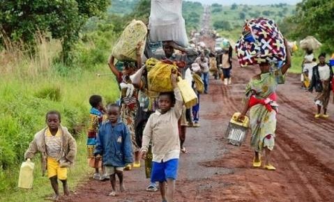 In migliaia fuggono dalle violenze della Repubblica Centrafricana verso la remota regione settentrionale della Repubblica Democratica del Congo