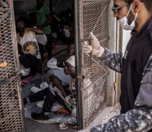 Evacuazione di 300 persone detenute a rischio nell’instabile capitale libica