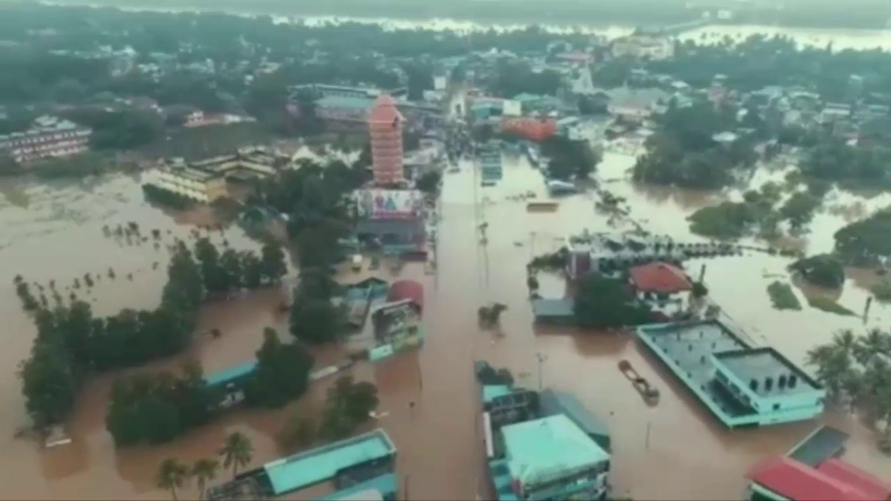 India, inondazioni nel Kerala: 324 morti Drammatico bilancio provvisorio dell’alluvione piu’ pesante degli ultimi cent’anni-Video-