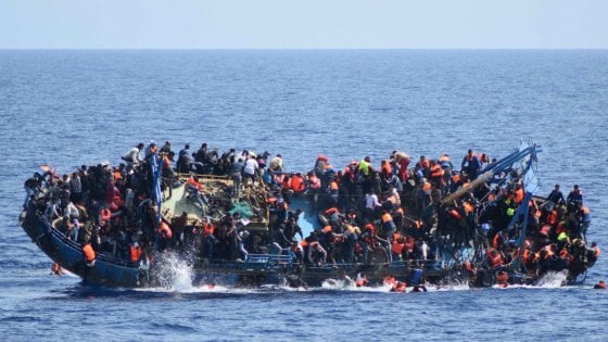 Traversate del Mediterraneo più pericolose che mai, secondo un nuovo rapporto UNHCR