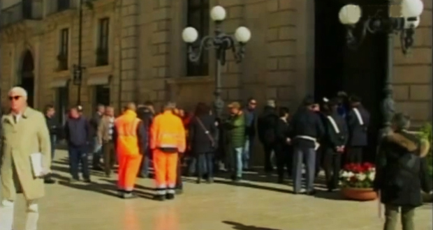 Siracusa. Appalto rifiuti tra ricorsi al Tar e proteste dei dipendenti su “possibili manomissioni”