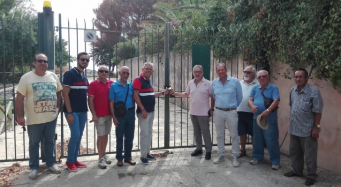 Manifestazione all’Ostello della Gioventù di Belvedere per chiedere la sua apertura