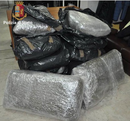 123 kg marijuana su un furgone: arrestato