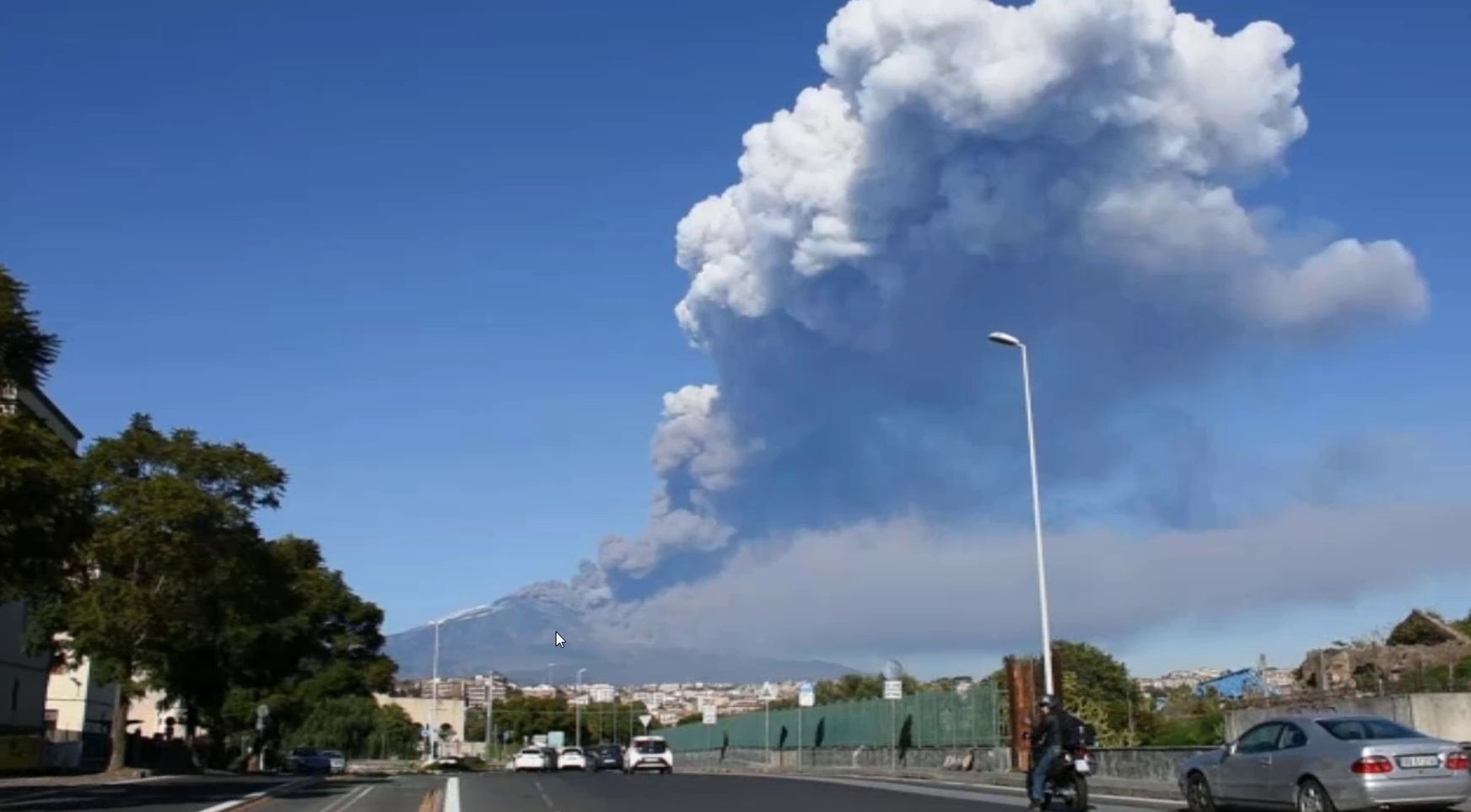 Etna :riapre l’aeroporto di Fontanarossa, ma con limitazioni