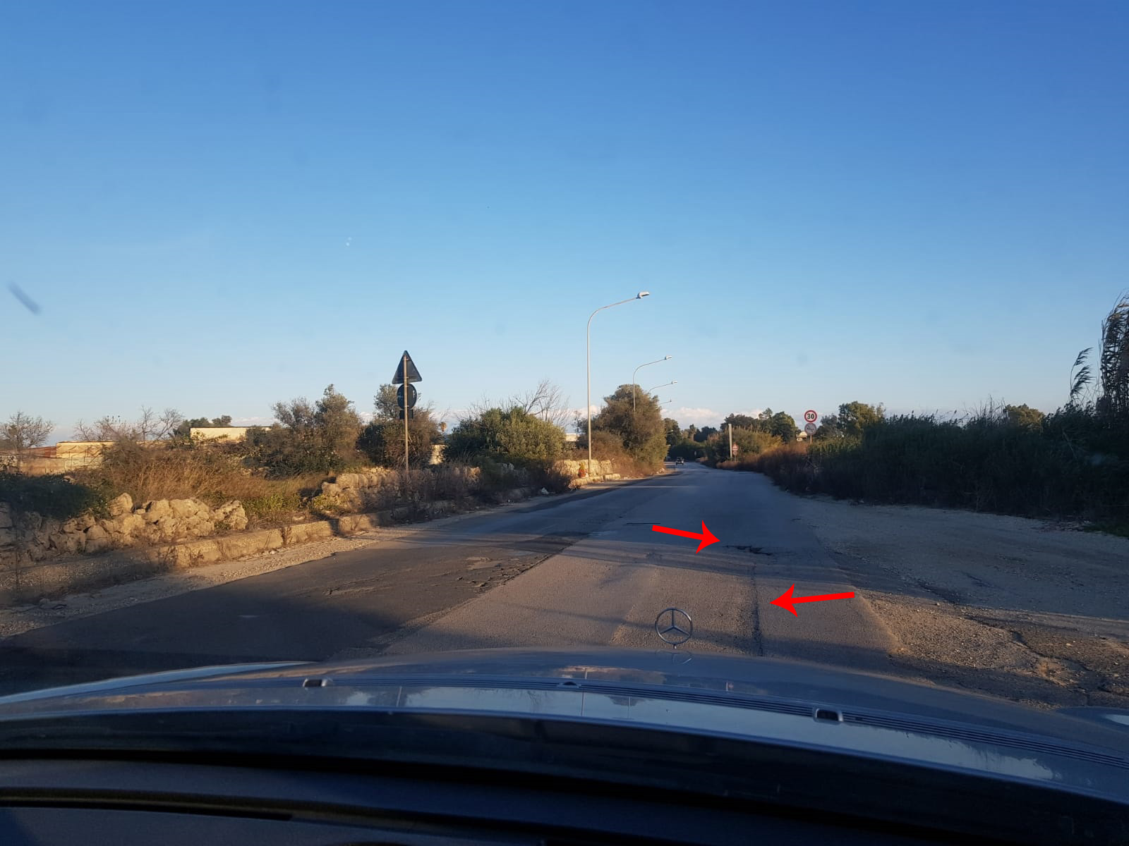 Vinciullo-Basile :Strada Provinciale Siracusa – Belvedere in stato di totale abbandono