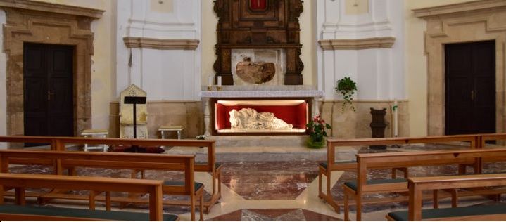 Vinciullo: Altare marmoreo della Chiesa di Santa Lucia al Sepolcro, a febbraio inizieranno i lavori