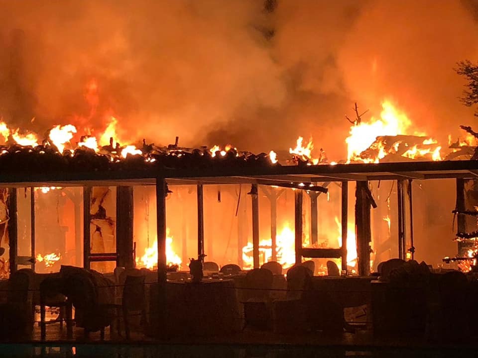 Siracusa, incendio in un resort di Fontane Bianche : salvi i clienti