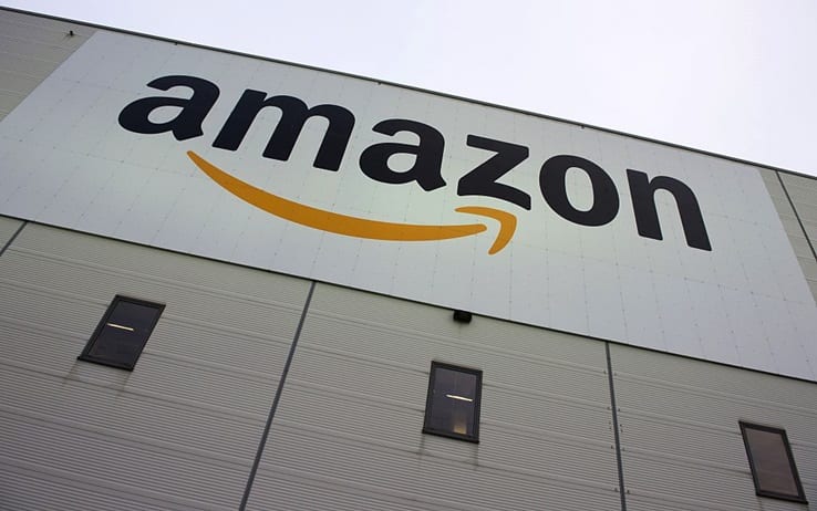 Amazon: boom di utili, non paga tasse per oltre 10 miliardi