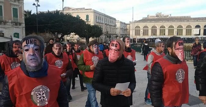 Siracusa , militanti CasaPound contro i sindaci “dell’accoglienza”: “I migranti ospitali a casa tua”