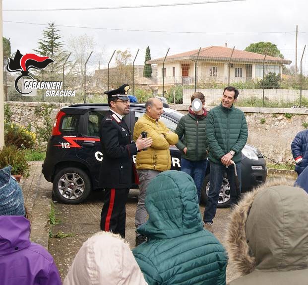 Noto. Alunni delle scuole visitano la stazione dei carabinieri di Testa dell’Acqua