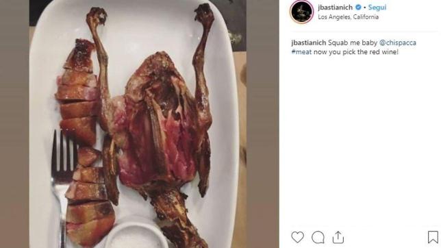 Joe Bastianich, nel piatto il piccione “splatter” che fa infuriare i social