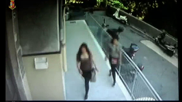 Ragazze minorenni rom svaligiavano appartamenti A Genova, in 2 mesi messe a segno 12 rapine-Guarda Video-