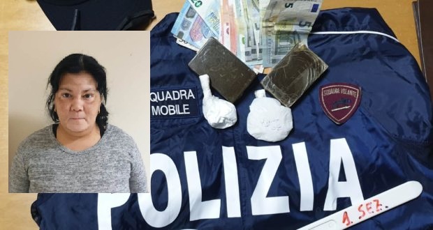 Deteneva in casa diverse dosi di cocaina e hashish: donna è finita in manette