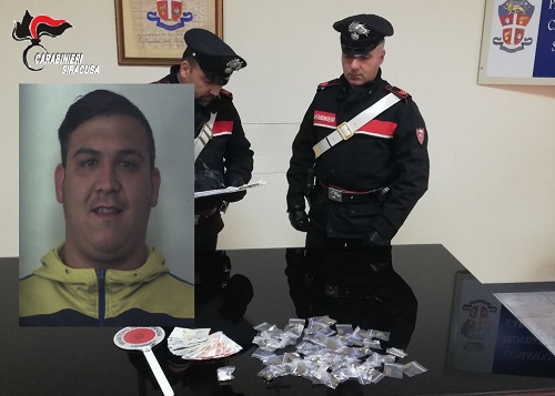 Siracusa.Spacciava droga in Via Immordini: arrestato dei carabinieri