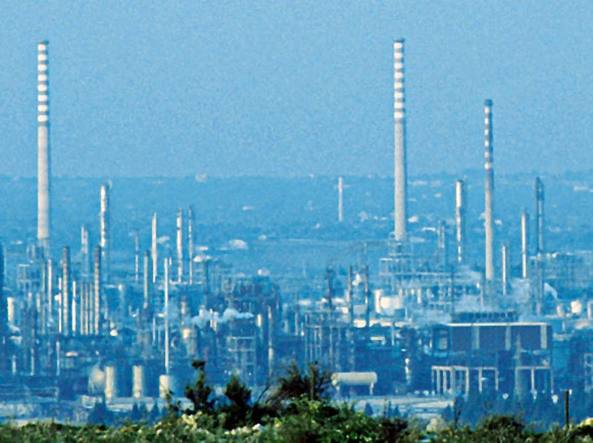 Petrolchimico, inchiesta inquinamento: la Procura esegue una serie di accertamenti non ripetibili