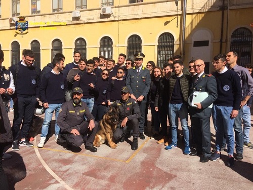 A scuola con la Guardia di Finanza: incontri con gli studenti nell’ambito della 7° edizione del progetto “educazione alla legalità economica”