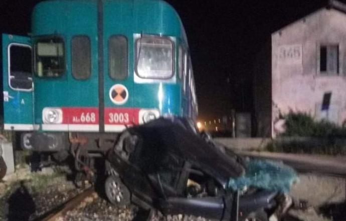 Auto travolta da un treno nel siracusano: un morto e un ferito grave