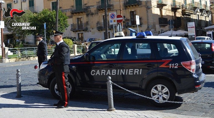 Avola. Ruba al supermercato generi alimentari, monili e trucchi : arrestata donna