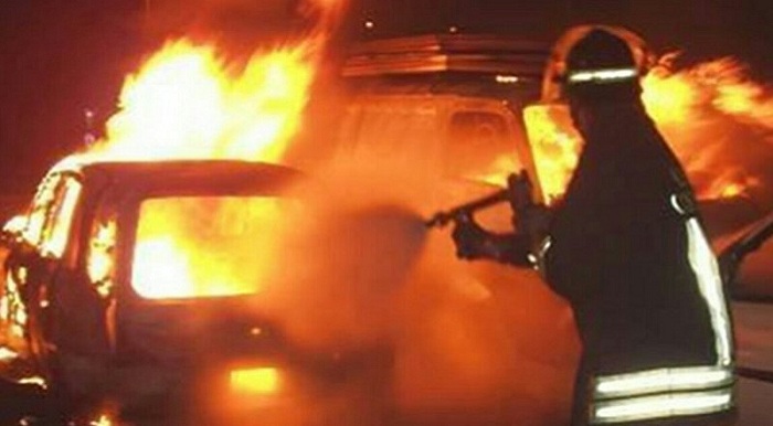 Pachino, rogo nella notte: bruciata un’autovettura