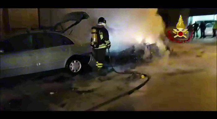 Escalation criminale a Priolo. Auto in fiamme, un boato e tanta paura nella notte