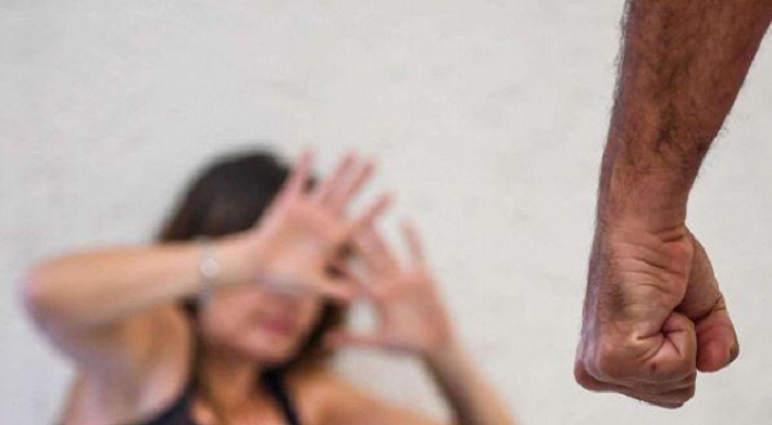 Siracusa. Ingiurie,minacce e percosse nei confronti della madre e minaccia di morte il padre: divieto di avvicinamento per un 19enne