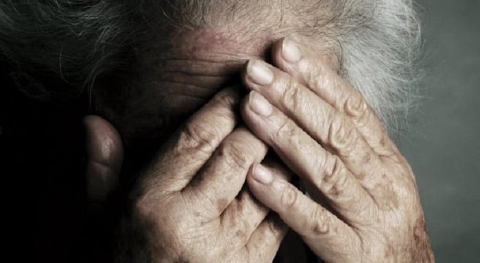 Siracusa, maltrattava la madre 77enne : allontanato dalla casa familiare