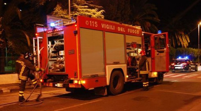 Incendi: rogo in casa a Palermo, anziano muore intossicato