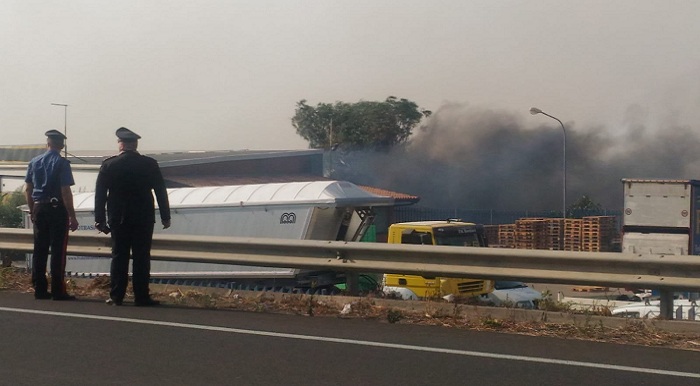 Incendio a Priolo, i carabinieri mettono sotto torchio presunto piromane