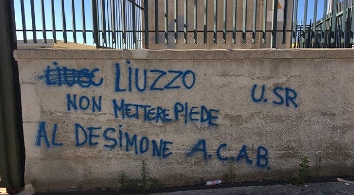 Tifosi delusi, sui muri dello stadio: “Nessuno al De Simone”