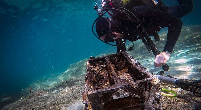 Palombari in azione per sminare i fondali