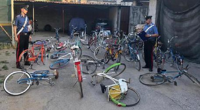 Ritrovate 35 biciclette rubate: denunciato un 42enne