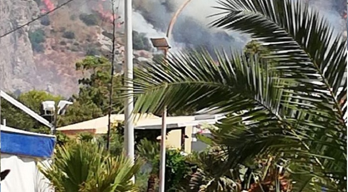 Rimane infilzato in cancello,in ospedale: stava fuggendo da un incendio e il suo pitbull lo ha azzannato