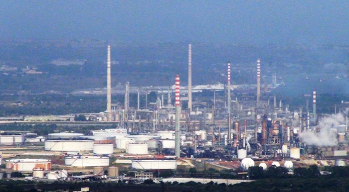 Priolo – Incidente sul lavoro, feriti due operai allo stabilimento Lukoil